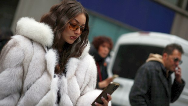 «Η Μόδα Λέει Όχι στην Αληθινή Γούνα: Δείτε γιατί αυτό αλλάζει τα πάντα!»