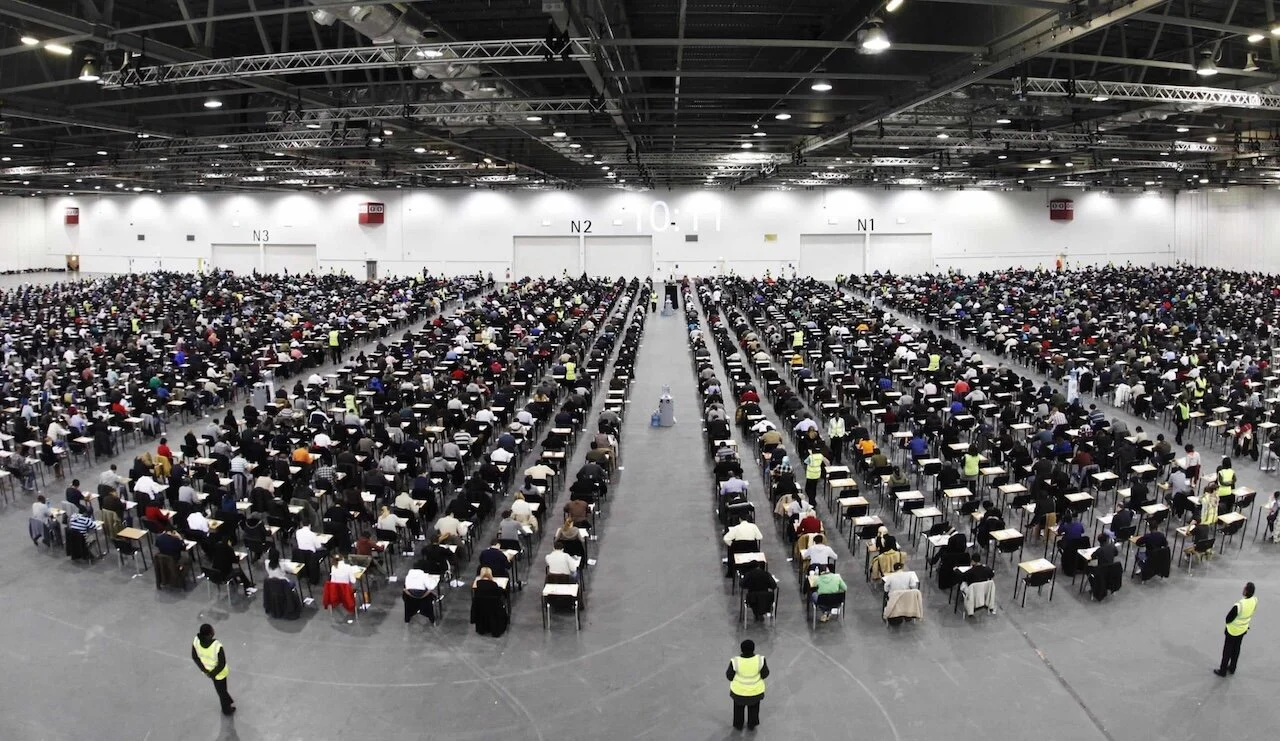 «Σαρωτικές αλλαγές από την ACCA: Σταματούν οι εξ αποστάσεως εξετάσεις για να χτυπήσουν την αντιγραφή με AI!»