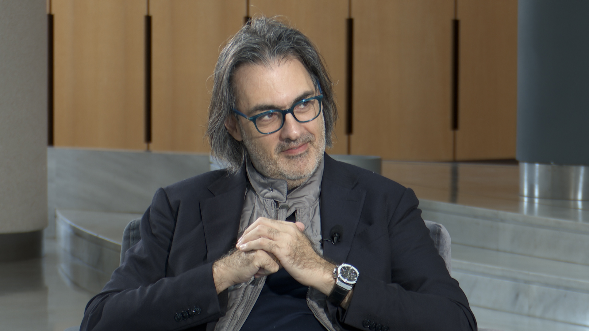 «Ανακαλύψτε τον Λεωνίδα Καβάκο στη Μαγευτική Παράσταση του ΕΡΤ3 – Μη το Χάσετε!»