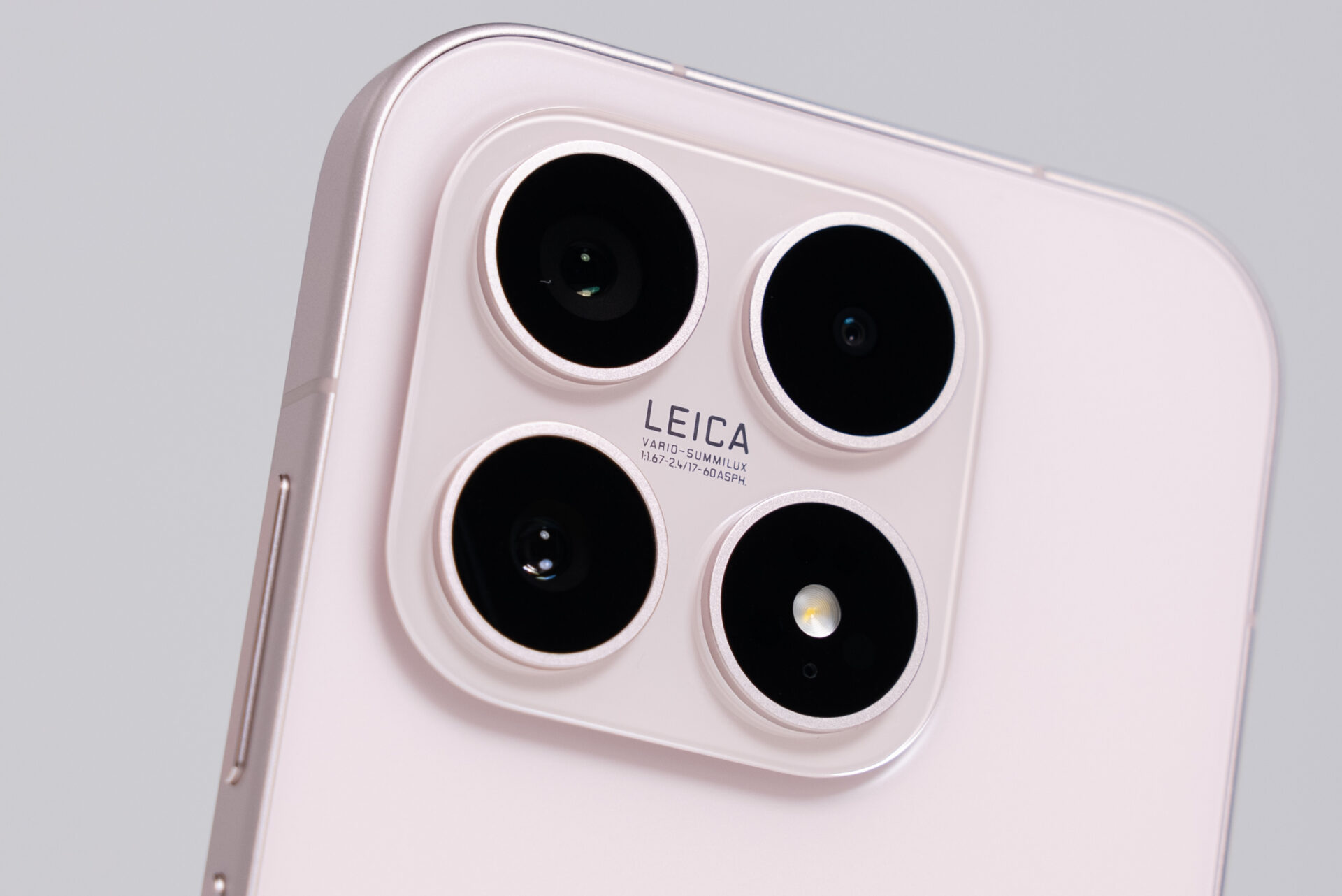 Xiaomi 15 vs Xiaomi 17: Δεν υπάρχουν πολλές αλλαγές για τους λάτρεις των συμπαγών