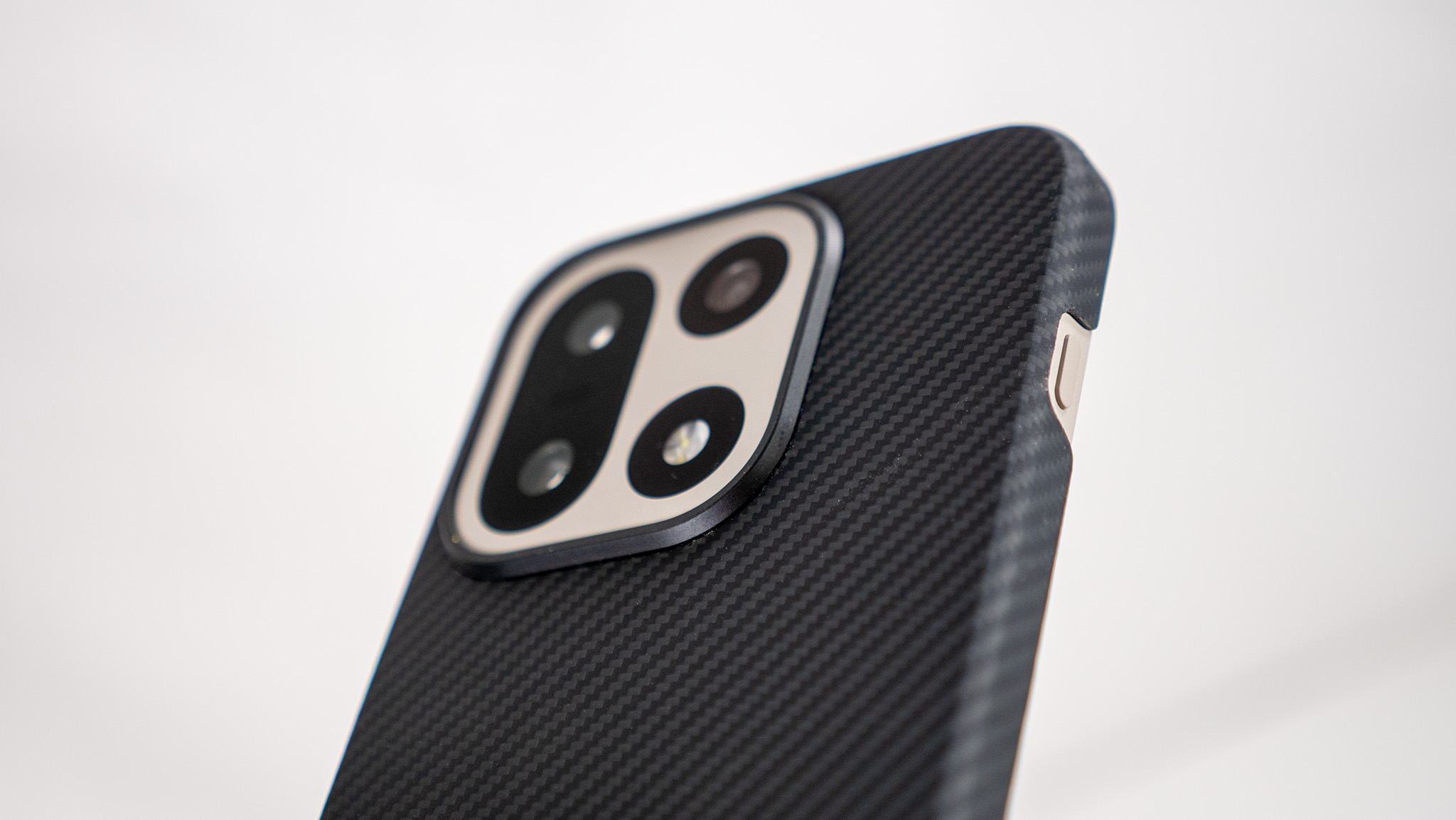 Η θήκη Thinborne για το OnePlus 15