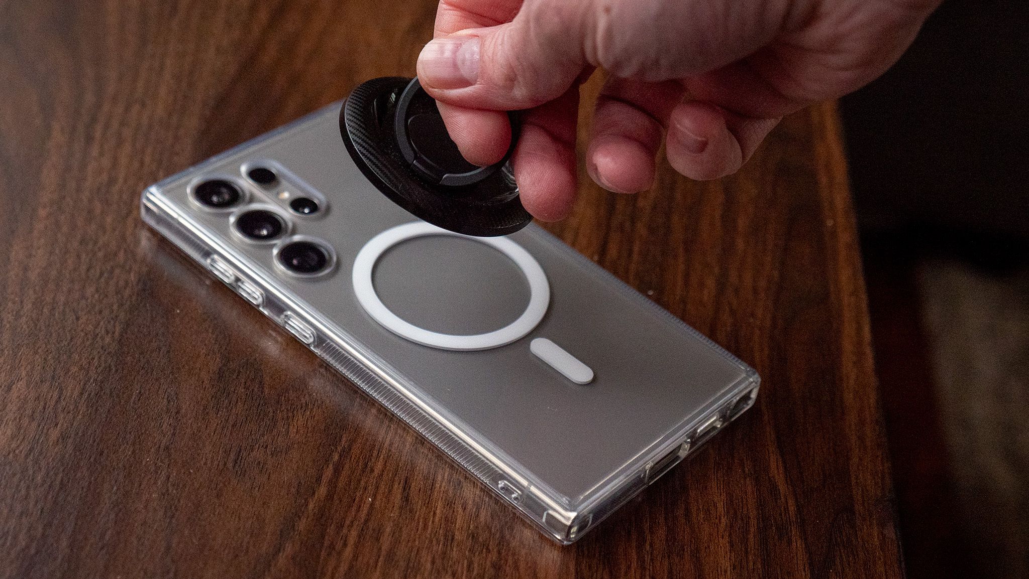 Η Samsung δείχνει έτοιμη να δεσμευτεί στο Qi2 με μια πλήρη σειρά μαγνητικών αξεσουάρ για τη σειρά S26