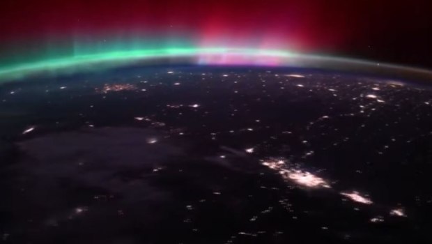 «Αστροναύτης Τραβάει Μαγευτικές Φωτογραφίες του Βόρειου Σέλας από το Διάστημα – Δείτε τις Σπαρταριστές Εικόνες!»