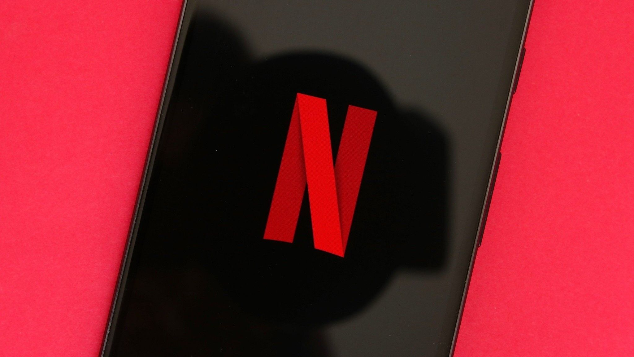 Το Netflix εξασφαλίζει το εμβληματικό περιεχόμενο της Warner Bros σε μια ιστορική συμφωνία 82,7 δισεκατομμυρίων δολαρίων