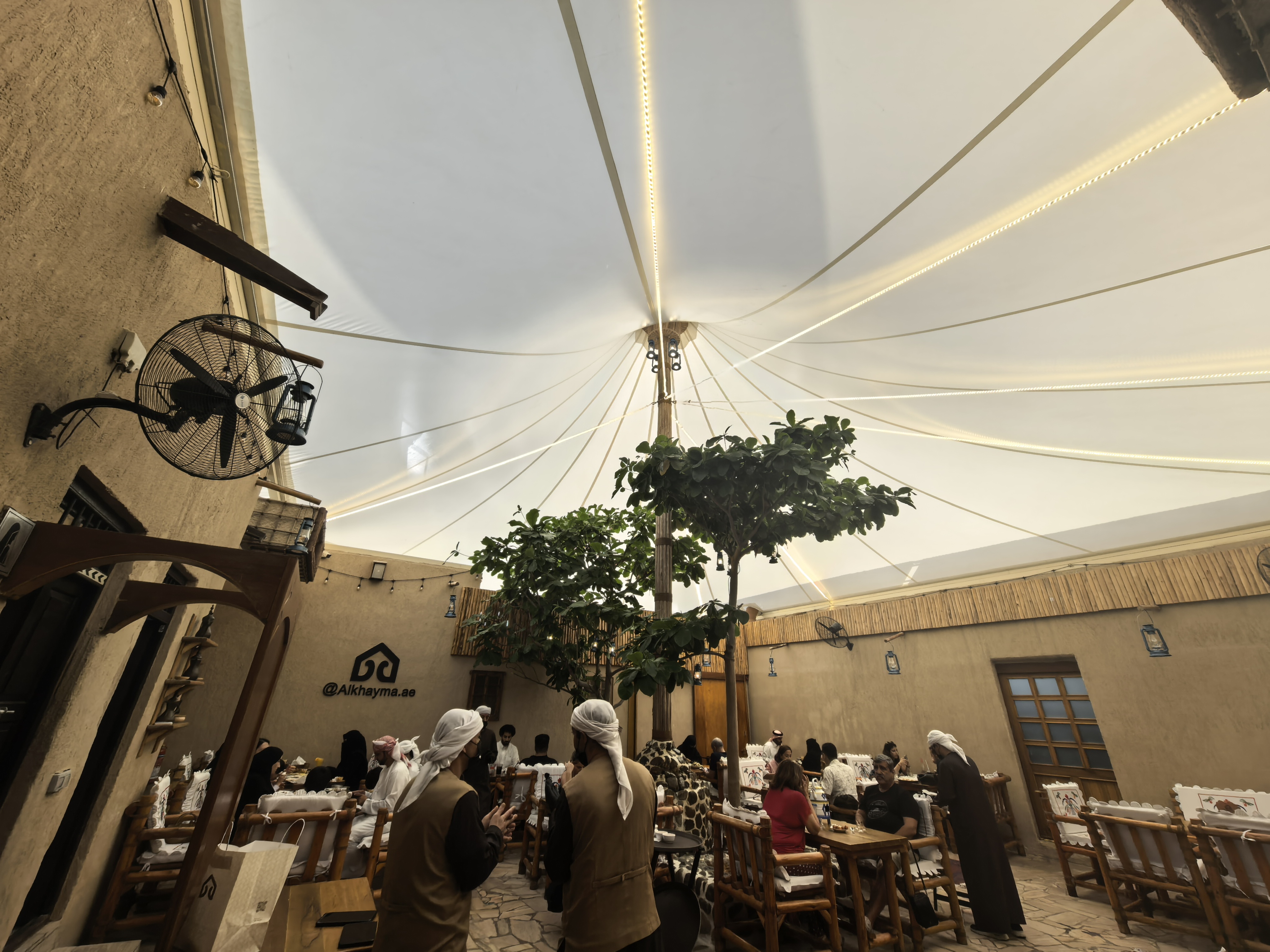 Δοκιμή κάμερας Huawei Mate X7 στο Ντουμπάι