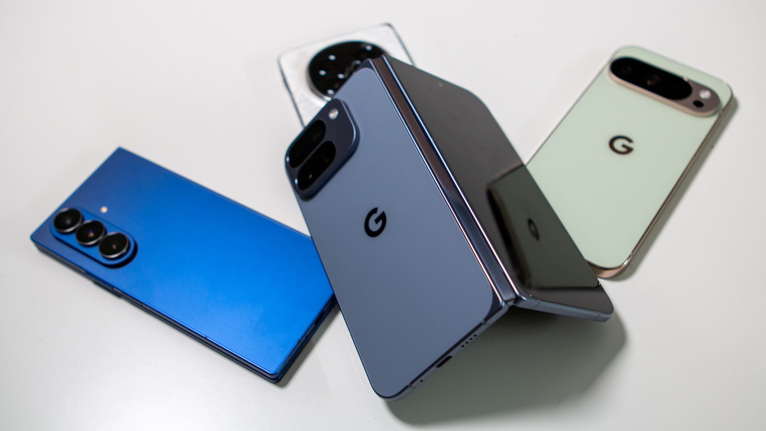 Pixel 10 Pro Fold με Galaxy Z Fold 7, Oppo Find N5 και Pixel 10 Pro
