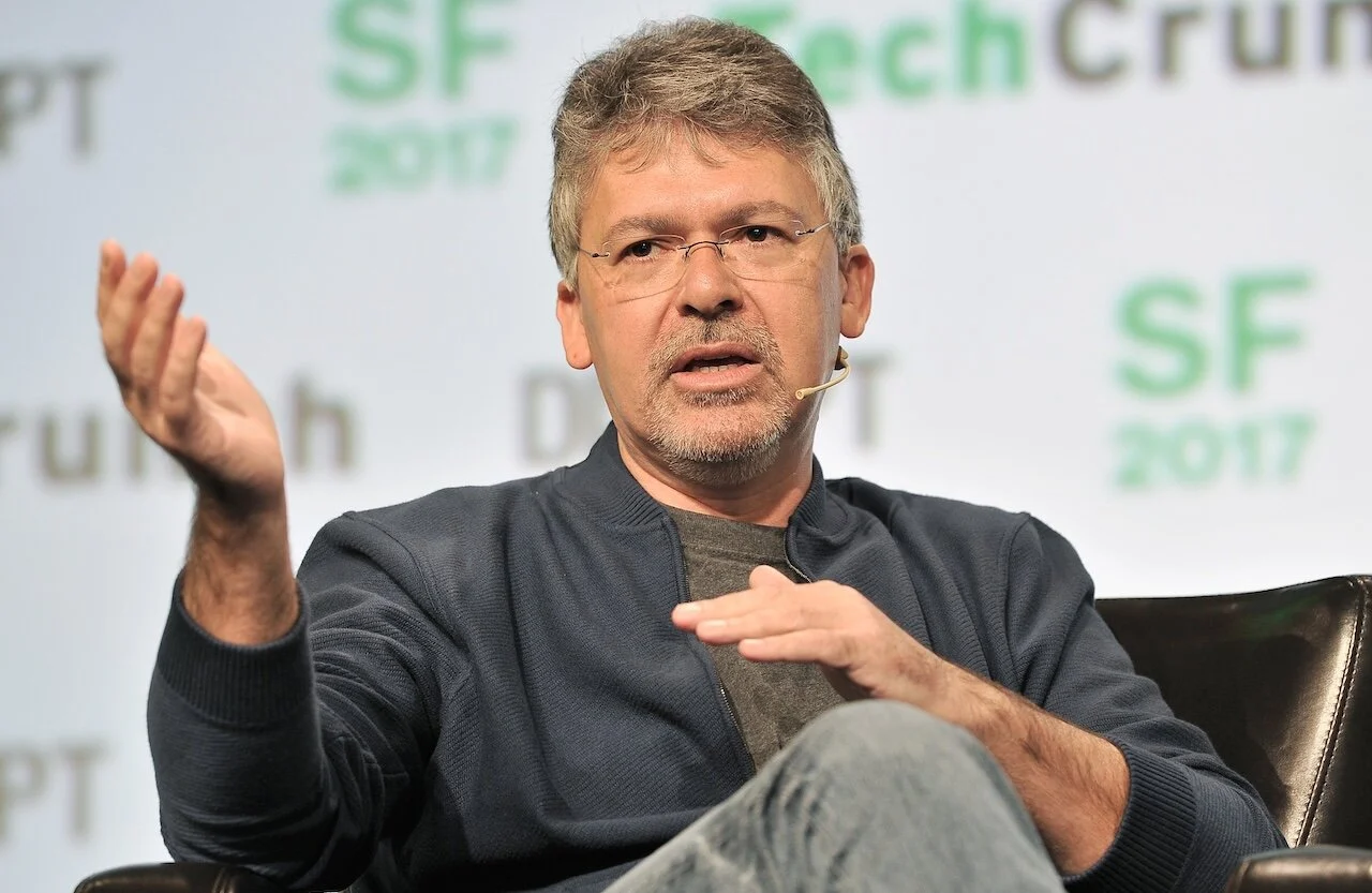 Σοκ! Ο John Giannandrea Αποχωρεί από την Ηγεσία Τεχνητής Νοημοσύνης της Apple – Τι Σημαίνει Αυτό για το Μέλλον της Εταιρείας;