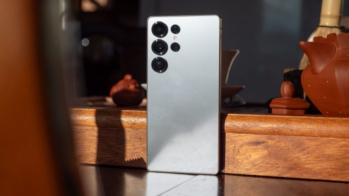 Η Samsung έχει πολλά να διορθώσει στην ενημέρωση ασφαλείας Ιανουαρίου της σειράς Galaxy S25