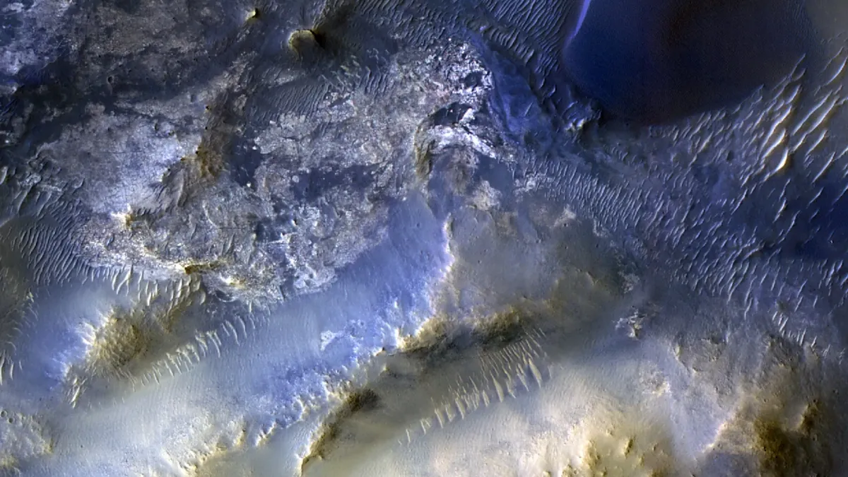 Το Mars Reconnaissance Orbiter της NASA τράβηξε την 100.000η φωτογραφία