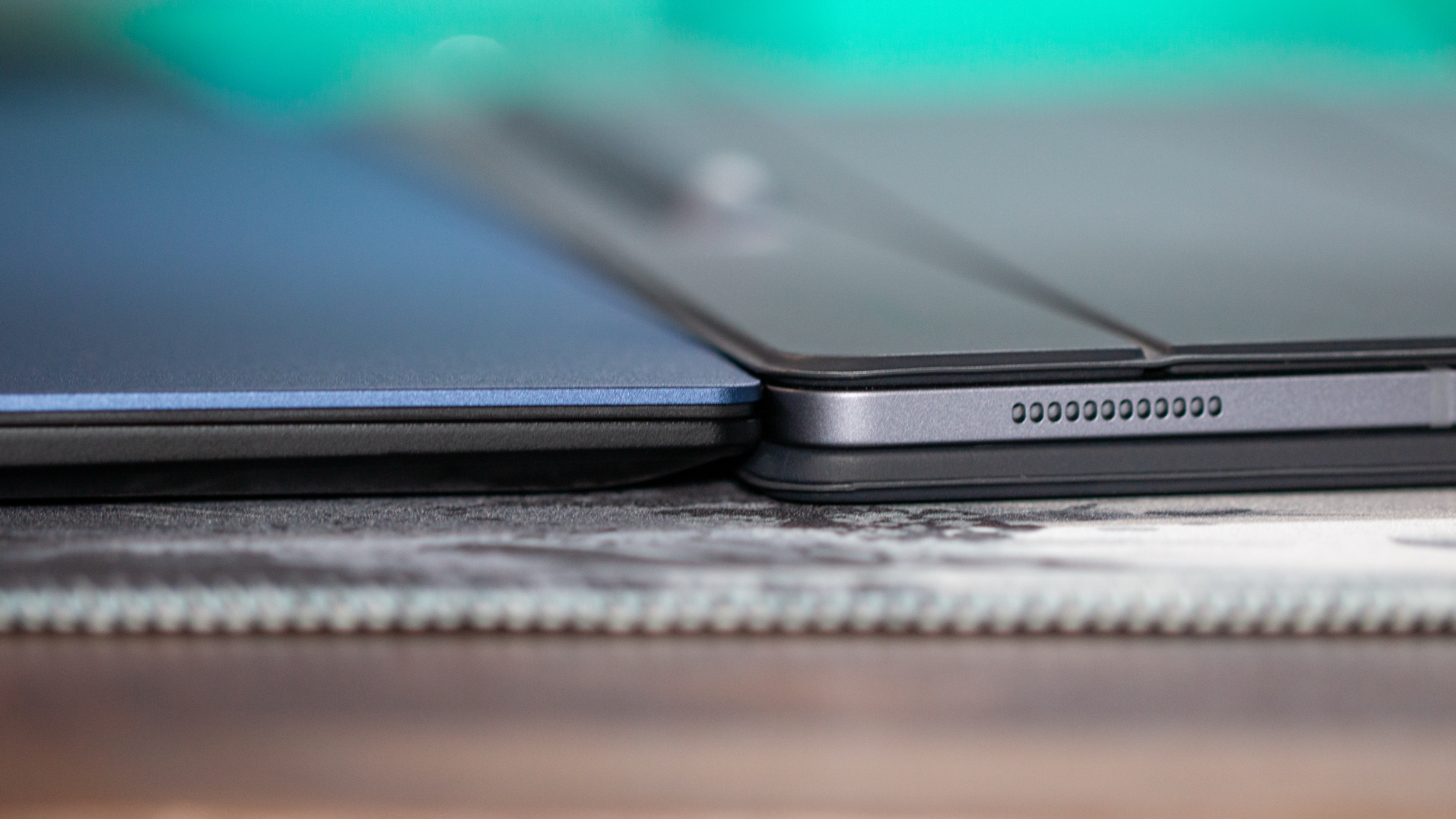 Samsung Galaxy Chromebook Plus δίπλα στο Galaxy Tab S10 Ultra