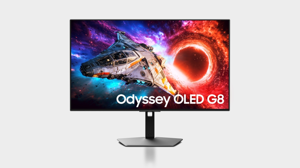 Μια οθόνη Samsung Odyssey OLED G8 που εμφανίζει ένα φουτουριστικό διαστημόπλοιο με φόντο μαύρης τρύπας και το κείμενο «Odyssey OLED G8» στην οθόνη.
