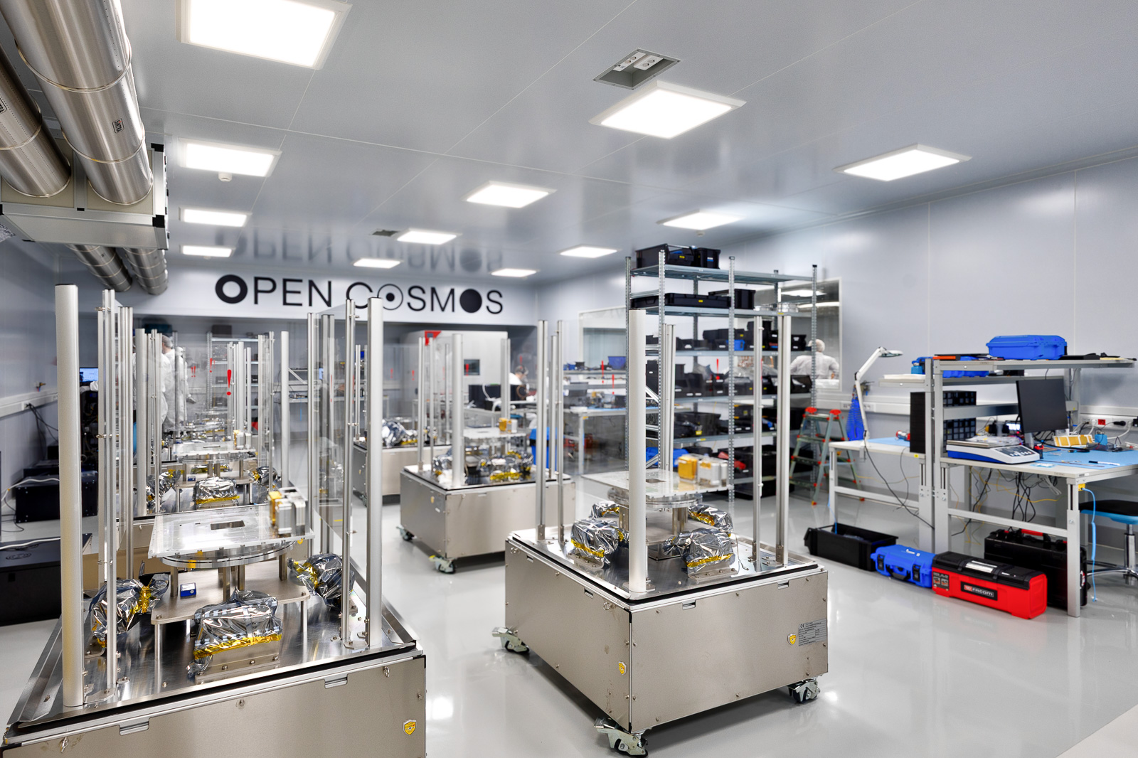 «Η Ελλάδα στην Παγκόσμια Αγορά: Ετοιμαστείτε για την Εξαγωγή Δορυφορικών Συστημάτων Που θα Κάνουν Σαματά!»