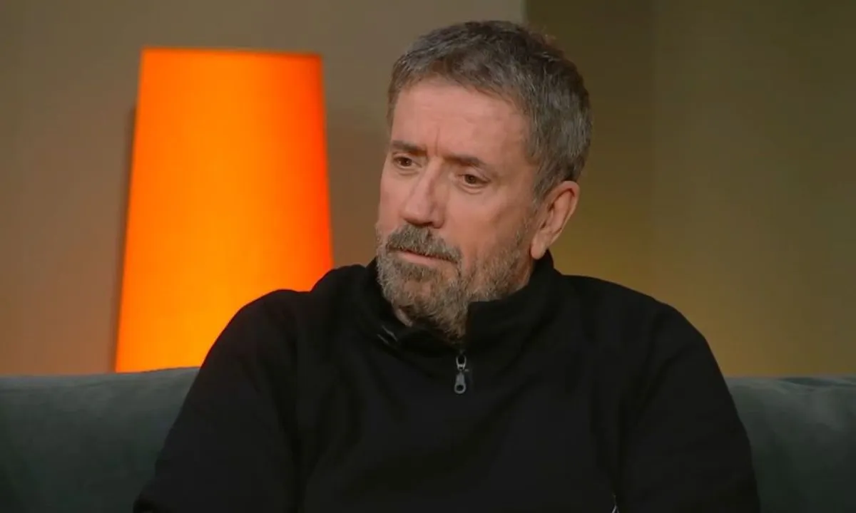 «Η Επιστροφή του Σπύρου Παπαδόπουλου: Ρομαντική Κωμωδία με Διπλό Ερωτικό Μπλέξιμο! Μην το Χάσετε!»