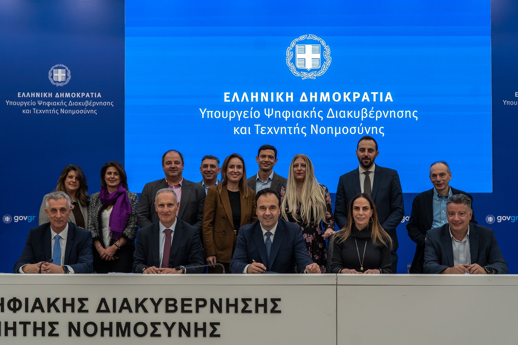 Ανακαλύψτε το Ultra-Fast Broadband: Το Επαναστατικό Έργο που Θέτει Νέες Ταχύτητες στις Τηλεπικοινωνίες!