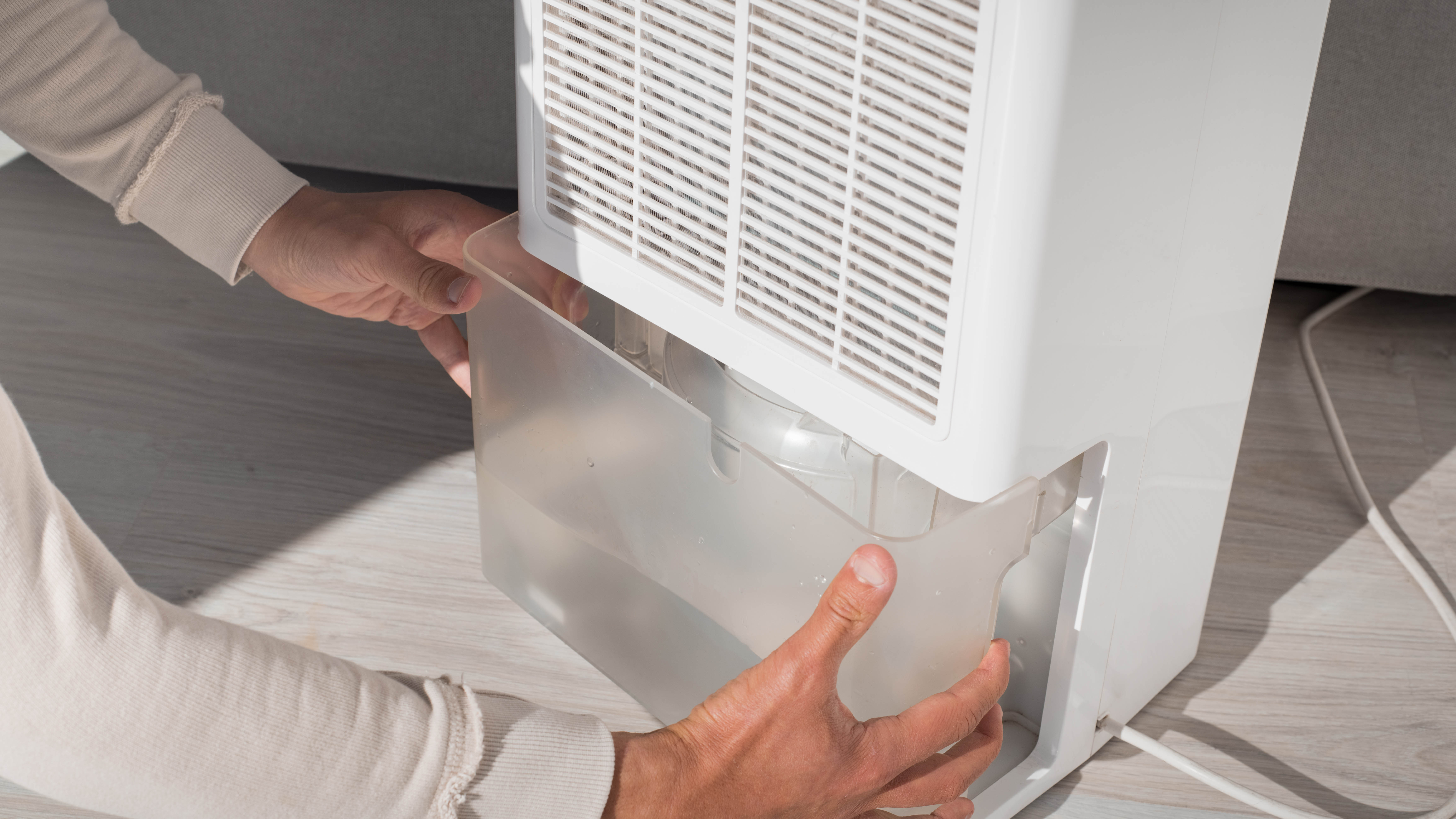 Αφαίρεση του νερού του αφυγραντήρα