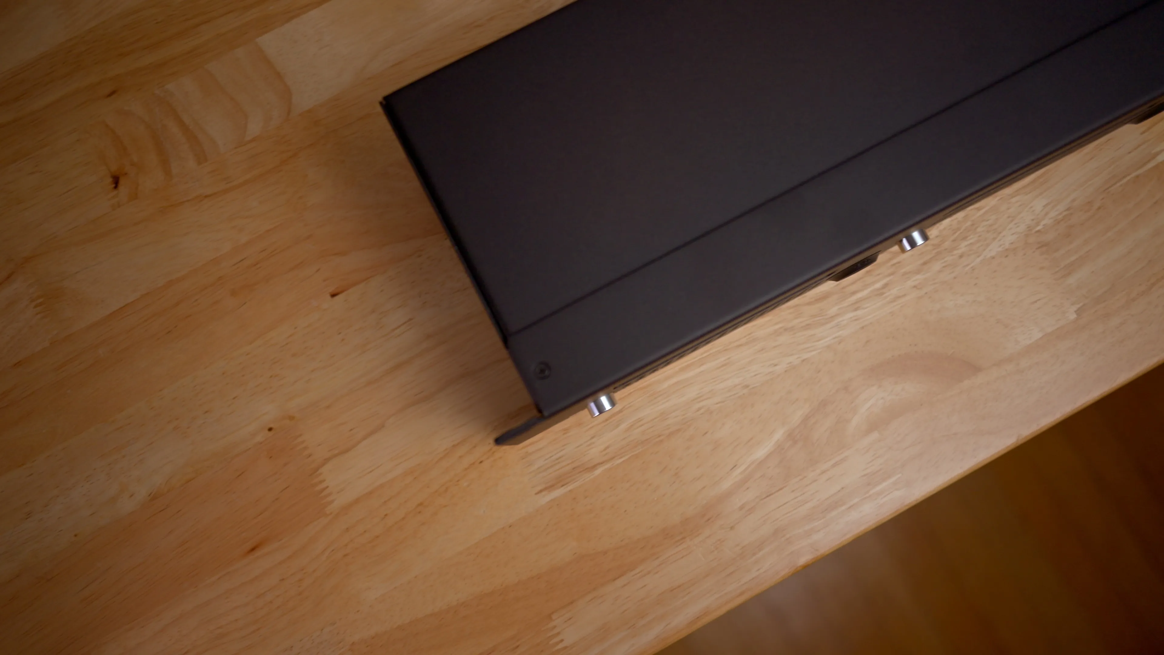 Μίνι περίβλημα Sonnet RackMac σε επιτραπέζια όψη