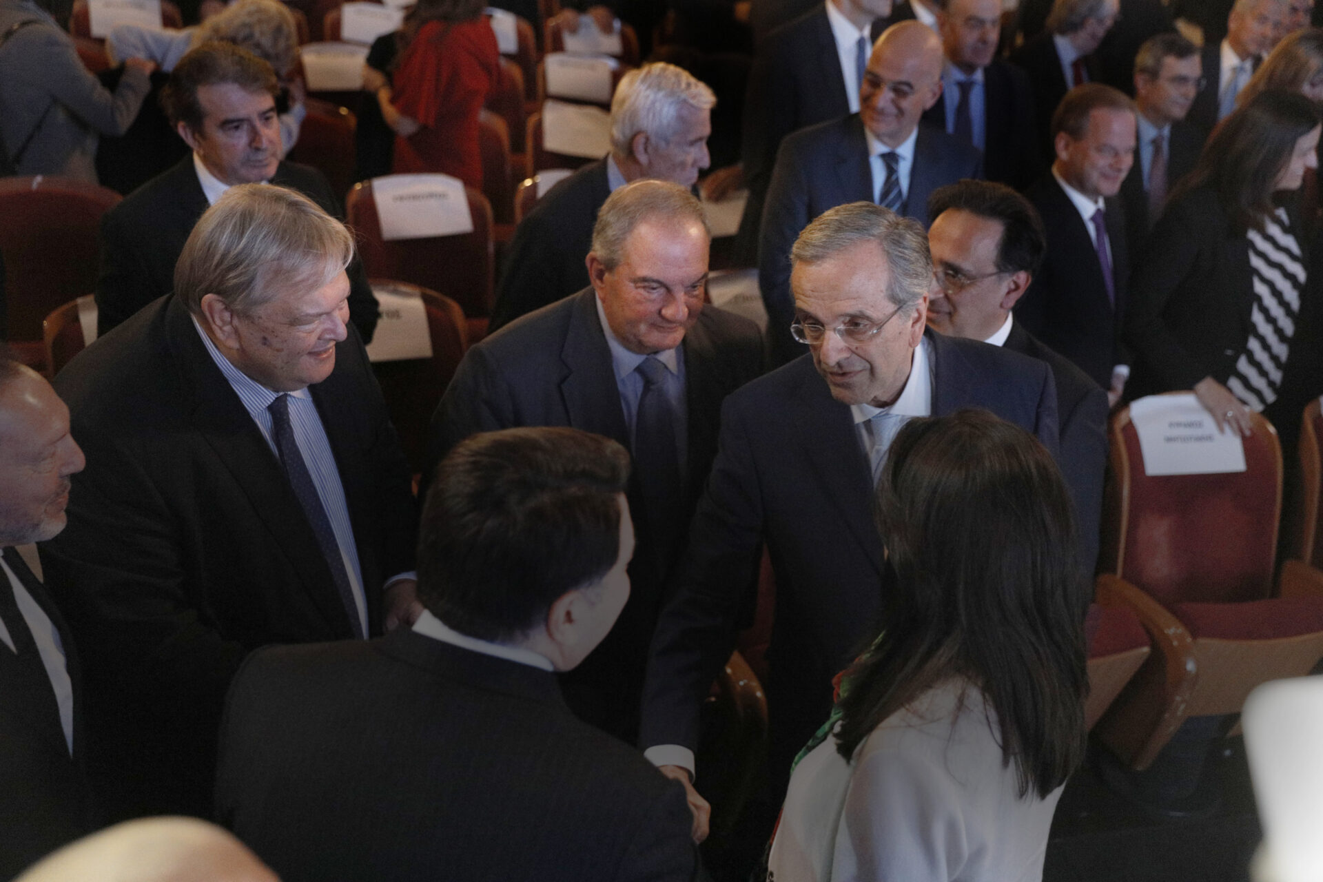 Διαβάστε στο «ΠΑΡΟΝ»: Σπρώχνουν για κυβέρνηση εθνικής ενότητας – Τυπολογίες