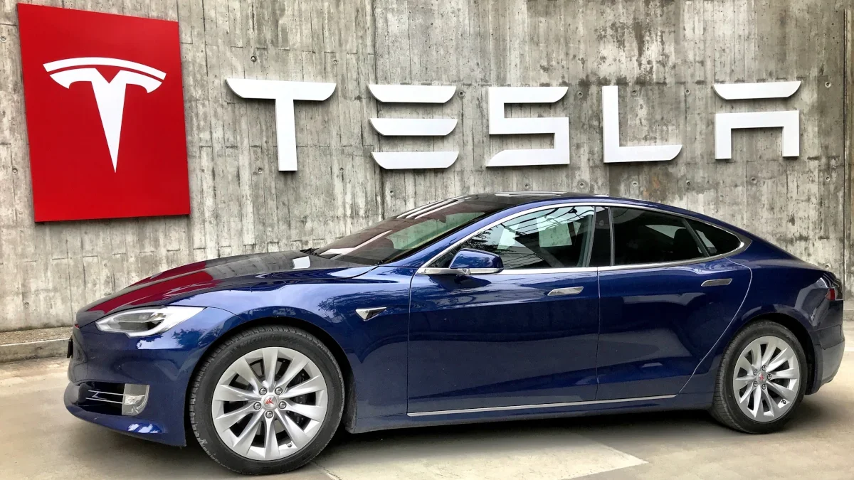 Tesla: Η Επανάσταση του Ψηφιακού Κλειδιού στο Apple Wallet είναι Επιτέλους Εδώ!