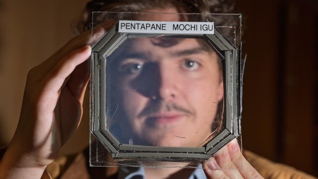 «Αφήστε τα διπλά τζάμια πίσω – Η απίστευτη διαφανής μεμβράνη που θα μεταμορφώσει το σπίτι σας σε θερμαινόμενο παράδεισο!»