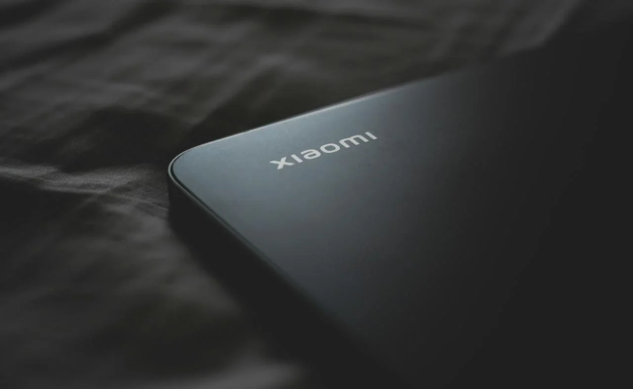 Απίστευτο! Η Xiaomi φέρνει το πιο λεπτό τηλέφωνο με μπαταρία 10.000mAh – έτοιμοι να το γνωρίσετε;