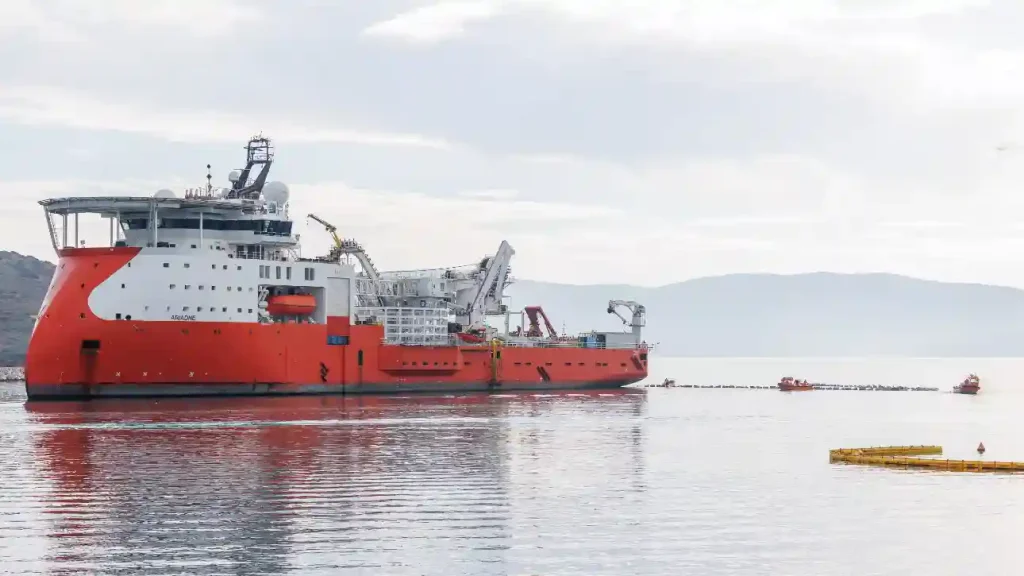 ΑΔΜΗΕ: Υπερτριπλάσιο το όφελος από τις διασυνδέσεις Δωδεκανήσων και Βορείου Αιγαίου