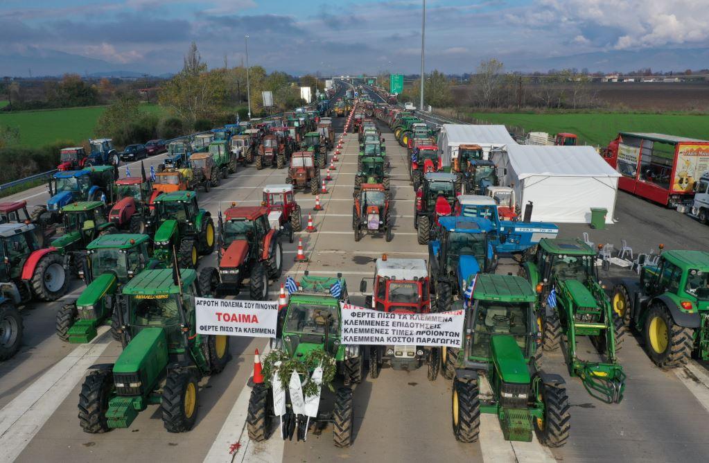 Αγροτικές Κινητοποιήσεις: Δείτε Πού Είναι Τα ‘Καυτά’ Μπλόκα Πανελλαδικά – Μην Το Χάσετε!