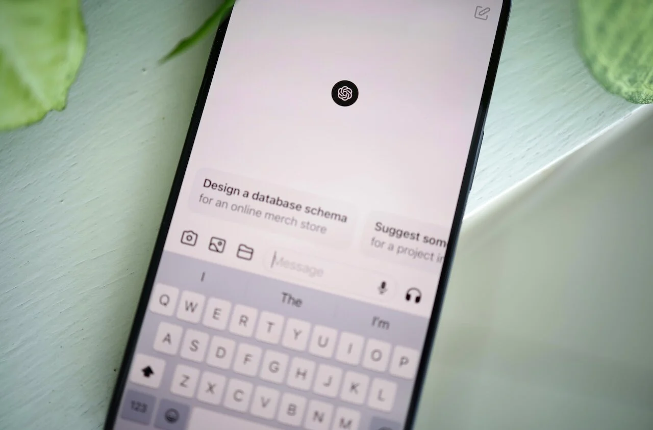 «Σοκ! Οι διαφημίσεις εισβάλουν στις συνομιλίες του ChatGPT – Δείτε πώς θα επηρεάσουν την εμπειρία σας!»