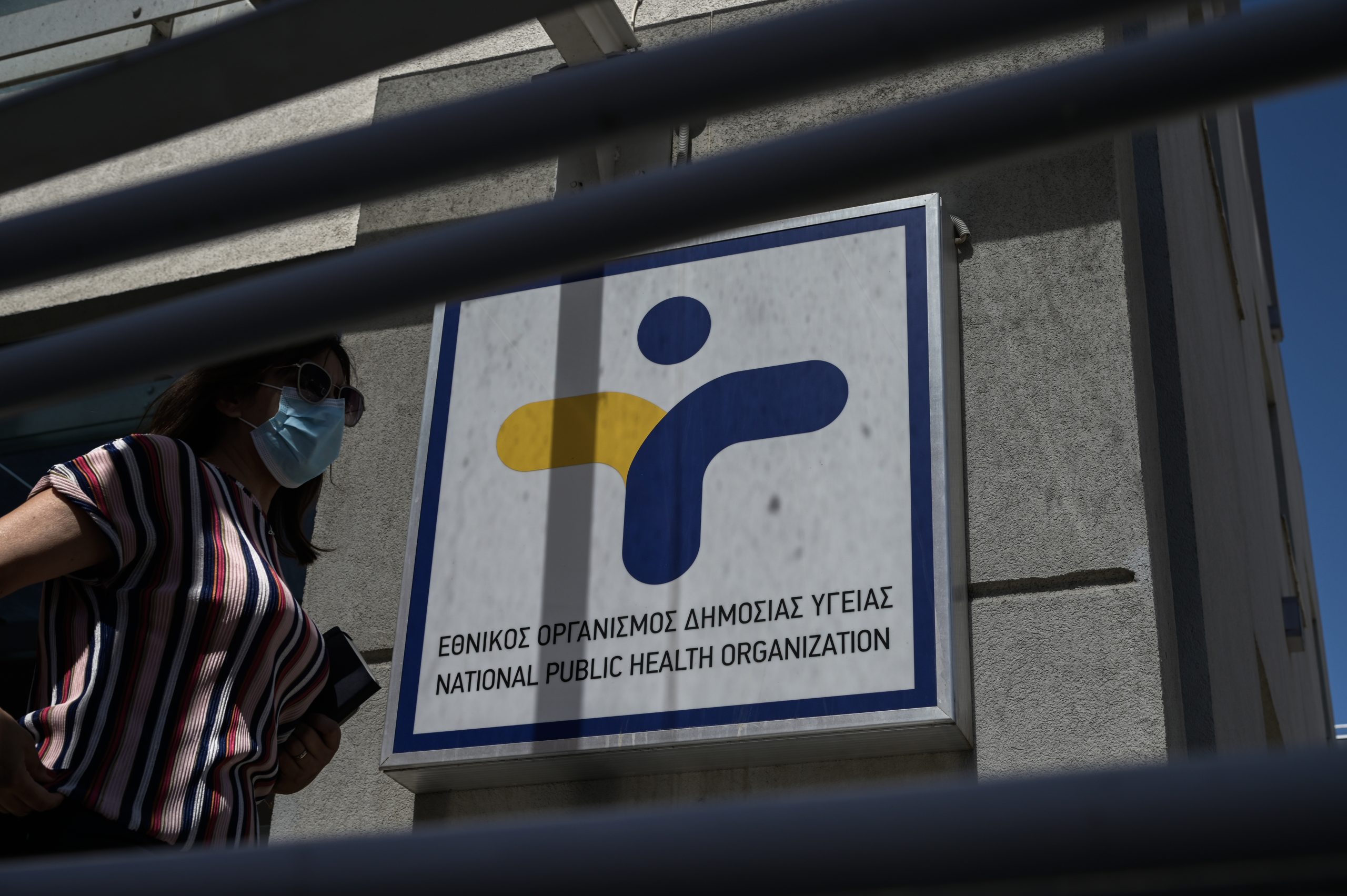 Σοκ από ΕΟΔΥ: 104 νέες εισαγωγές COVID-19 και 7 θάνατοι σε μία μόνο εβδομάδα – Η γρίπη χτυπά ξανά με 2 σοβαρά κρούσματα!