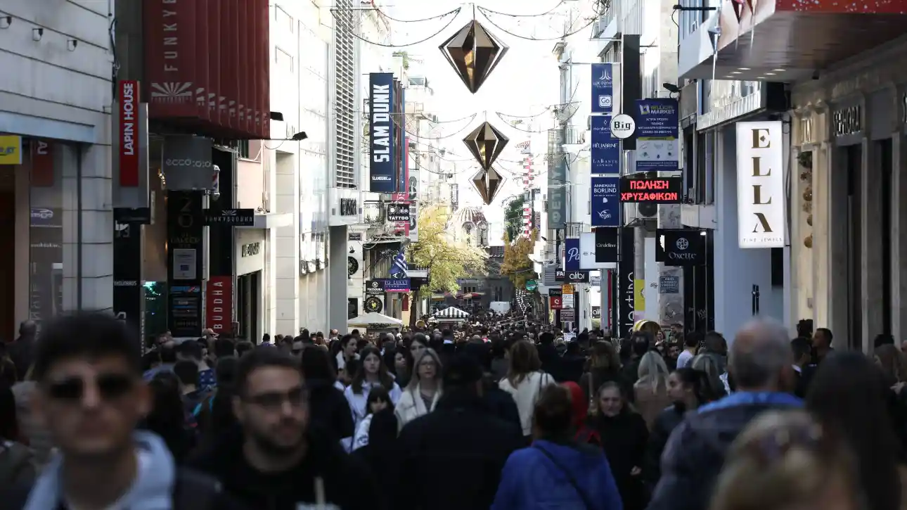 Ανακάλυψε τις 3 Κυριακές που θα αλλάξουν τα Χριστούγεννά σου! Μάθε πώς το ωράριο της 2ης Ιανουαρίου μπορεί να σε εκπλήξει!
