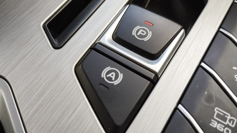 «Ανακαλύψτε γιατί τα αυτοκίνητα εγκαταλείπουν τα παραδοσιακά χειρόφρενα για τη νέα επανάσταση των ηλεκτρονικών!»