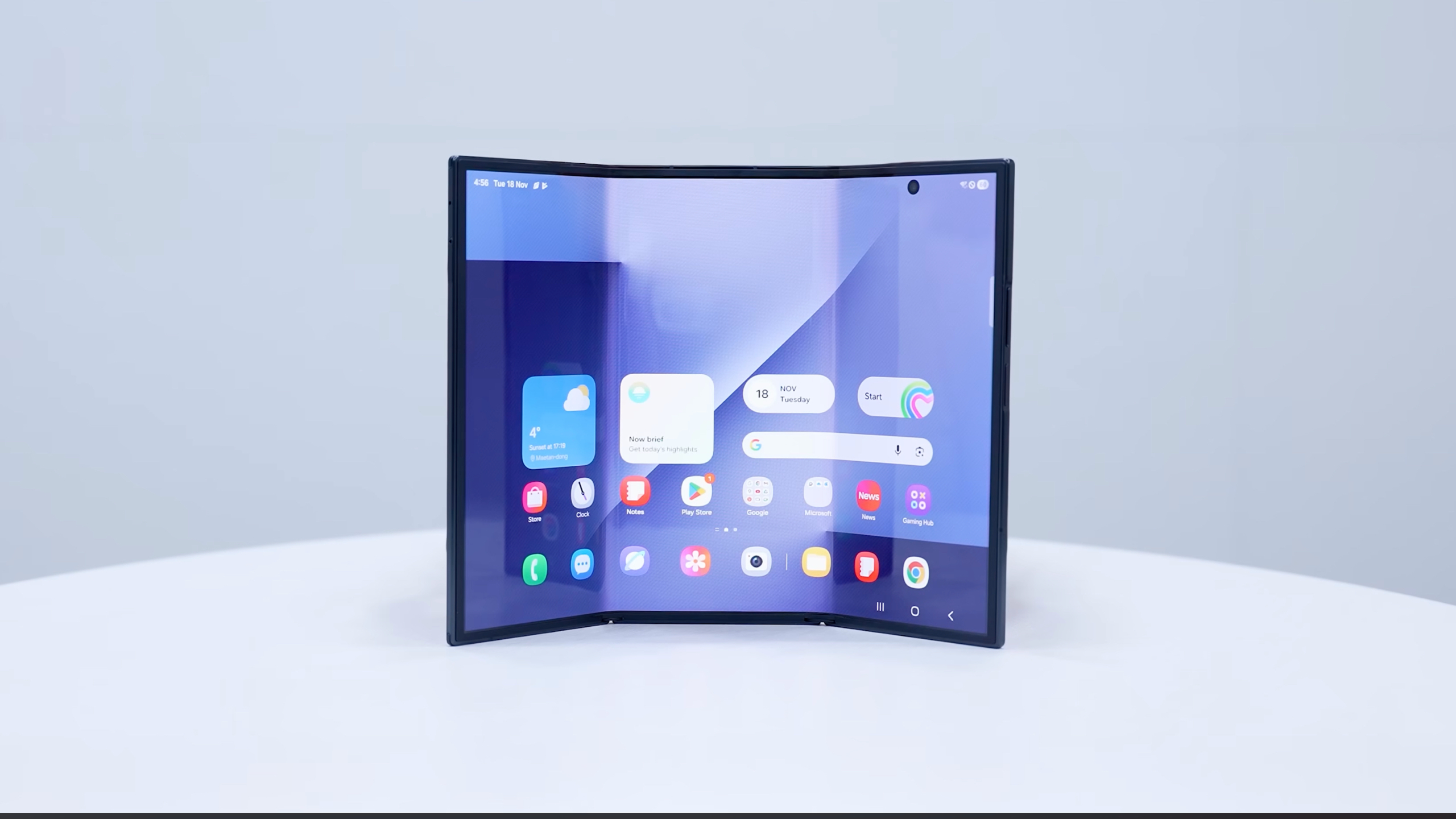 Hands-on images of the Samsung Galaxy Z TriFold