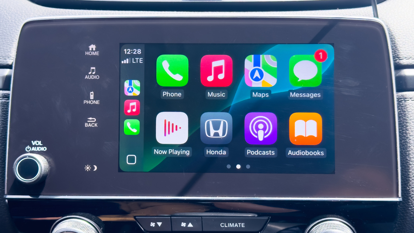 Το Apple CarPlay χρησιμοποιεί Bluetooth ή Wi-Fi για σύνδεση;