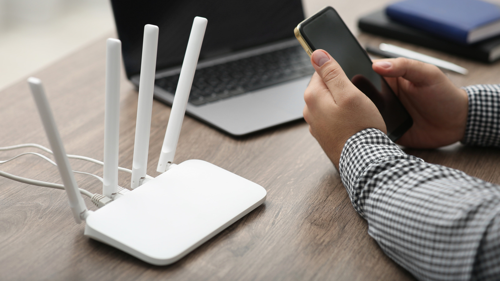 Πώς να ελέγξετε ποιος είναι συνδεδεμένος στο Wi-Fi σας (και γιατί πρέπει)