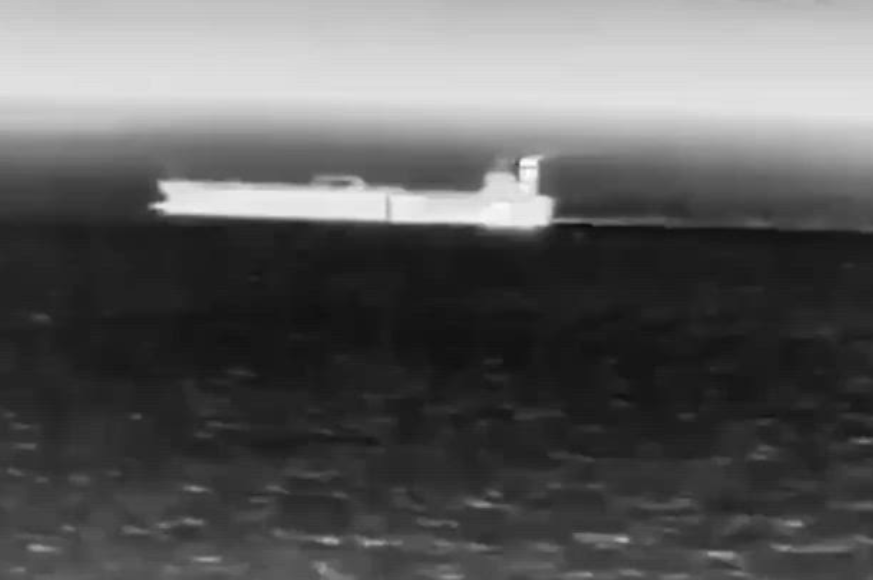 Σοκ! Ρωσικό Δεξαμενόπλοιο Χτυπήθηκε Μόλις 100 Χλμ από την Κρήτη – Τι Σημαίνει Αυτό για την Ουκρανία;