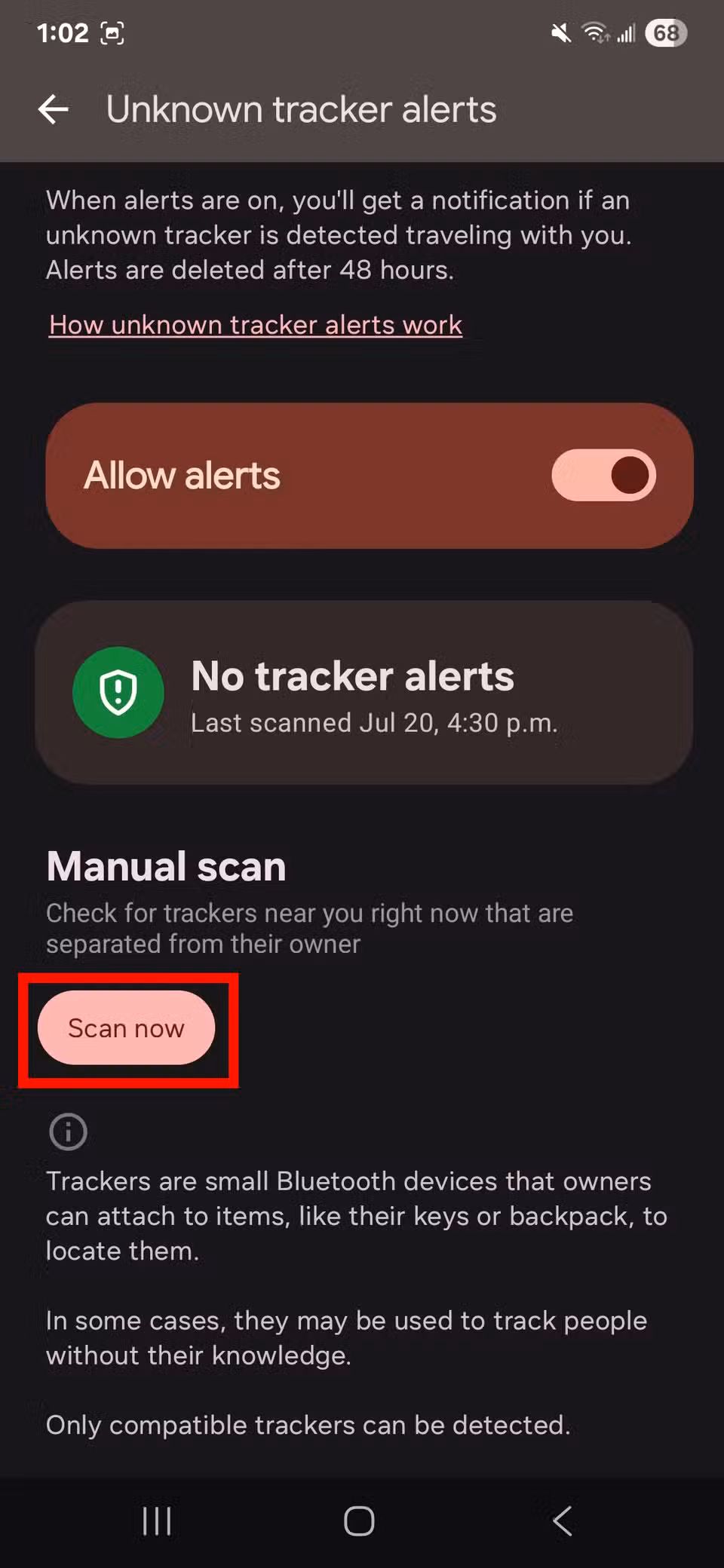 Κόκκινο ορθογώνιο περίγραμμα πάνω από το κουμπί Σάρωση τώρα στις ειδοποιήσεις Άγνωστων ανιχνευτών στο One UI 7