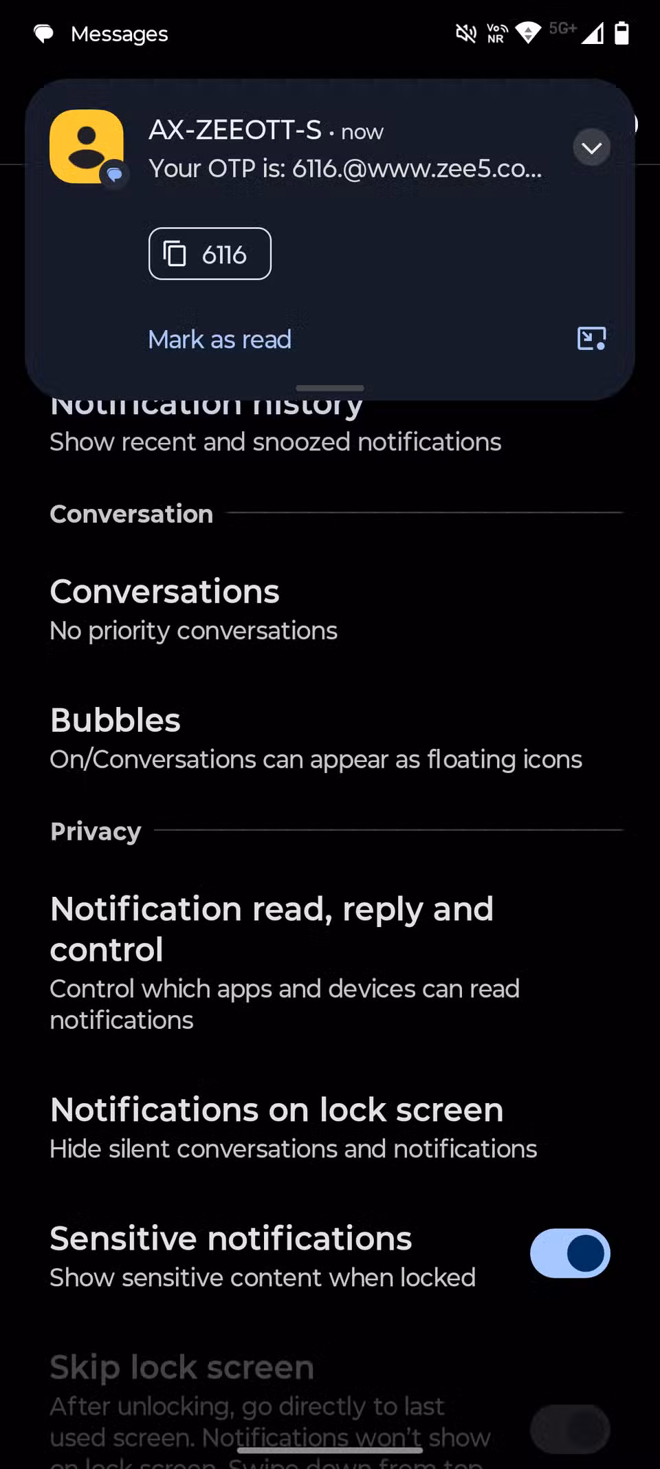 Στιγμιότυπο οθόνης που δείχνει ένα OTP σε μια προεπισκόπηση ειδοποιήσεων του Google Messages