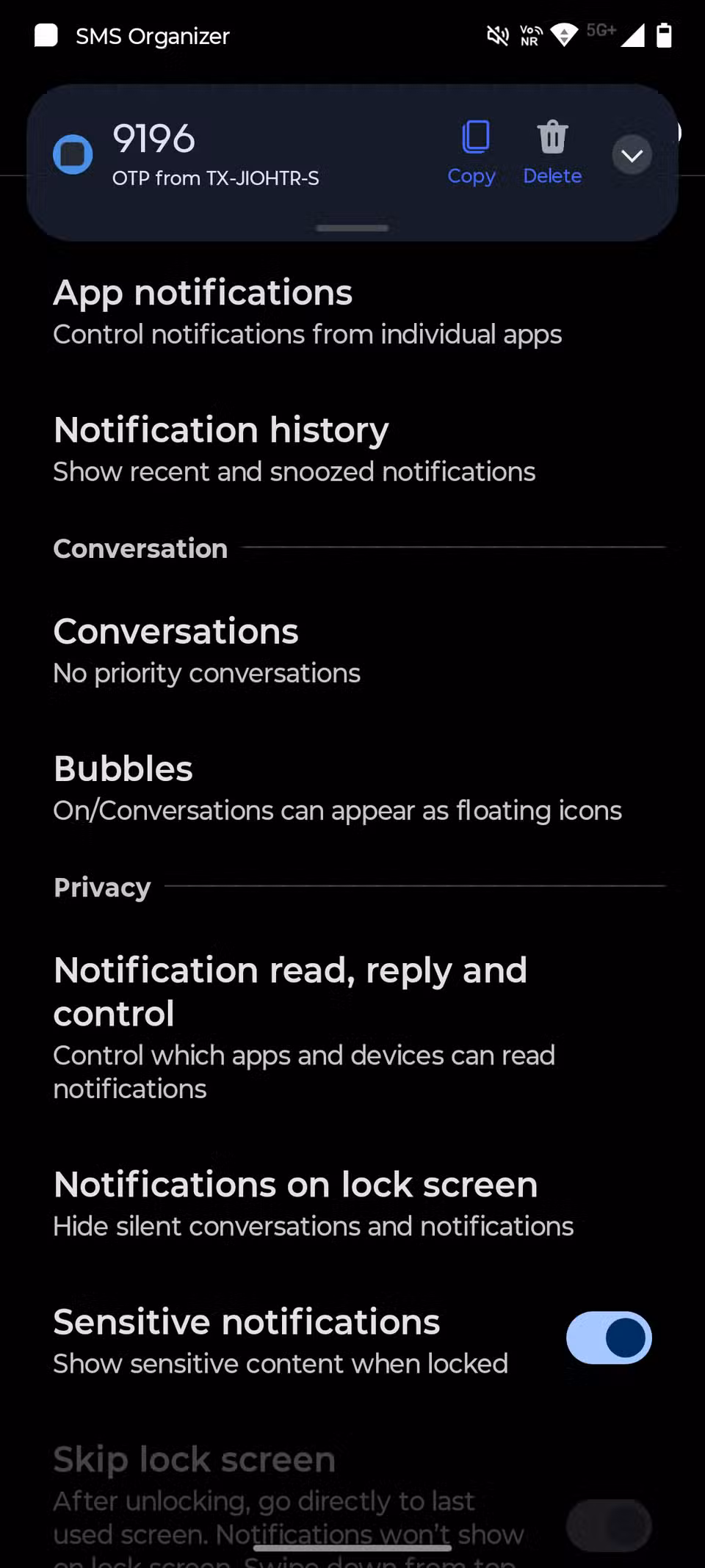 Στιγμιότυπο οθόνης που δείχνει ένα OTP σε μια προεπισκόπηση ειδοποιήσεων του SMS Organizer