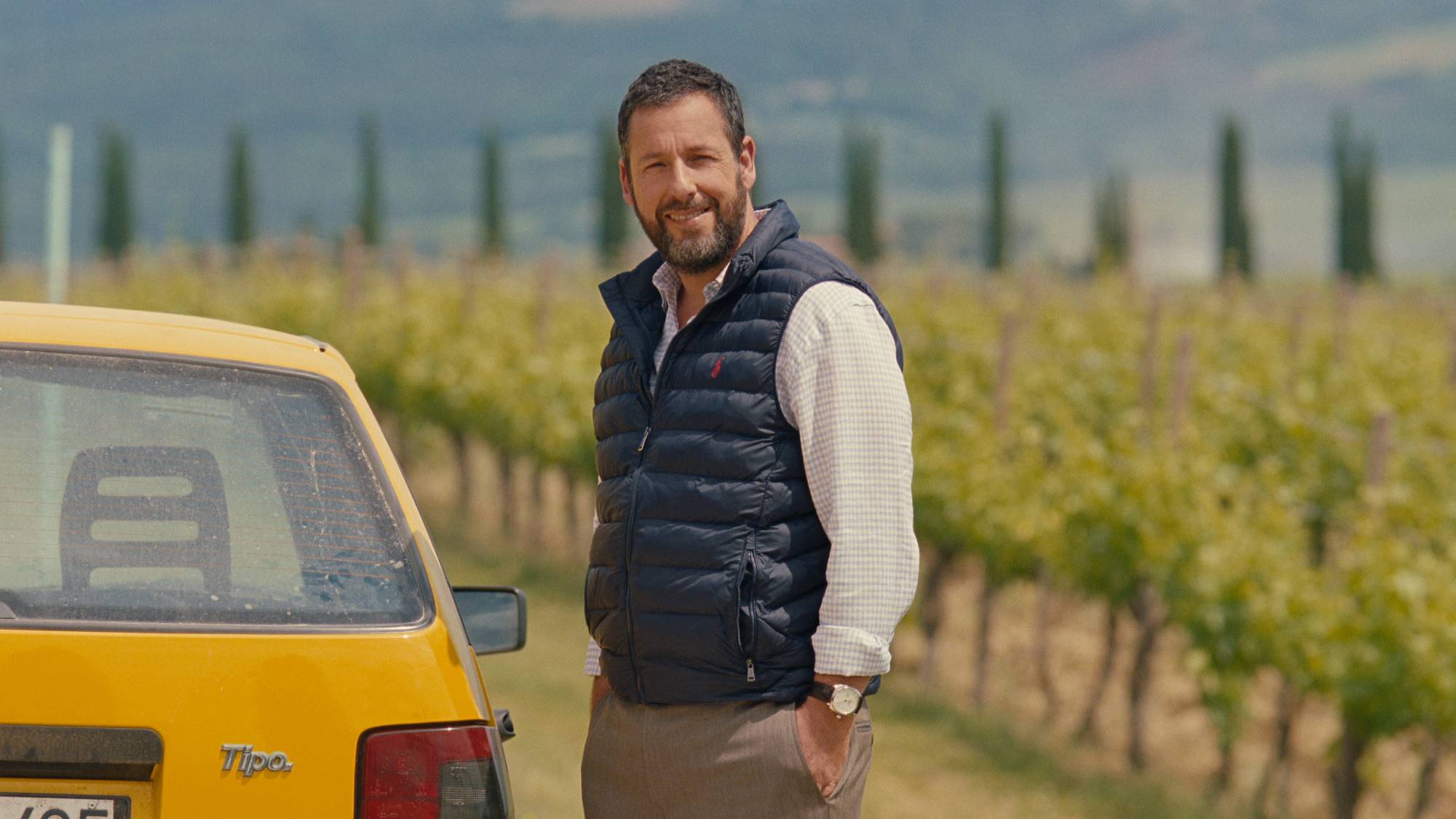 Ο Άνταμ Σάντλερ ως Ρον Σούκενικ μέσα "Τζέι Κέλι"