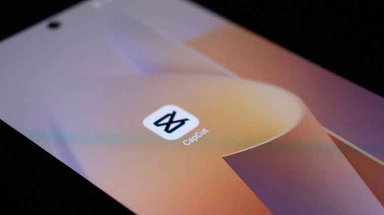 Η εφαρμογή CapCut στην αρχική οθόνη ενός τηλεφώνου Android