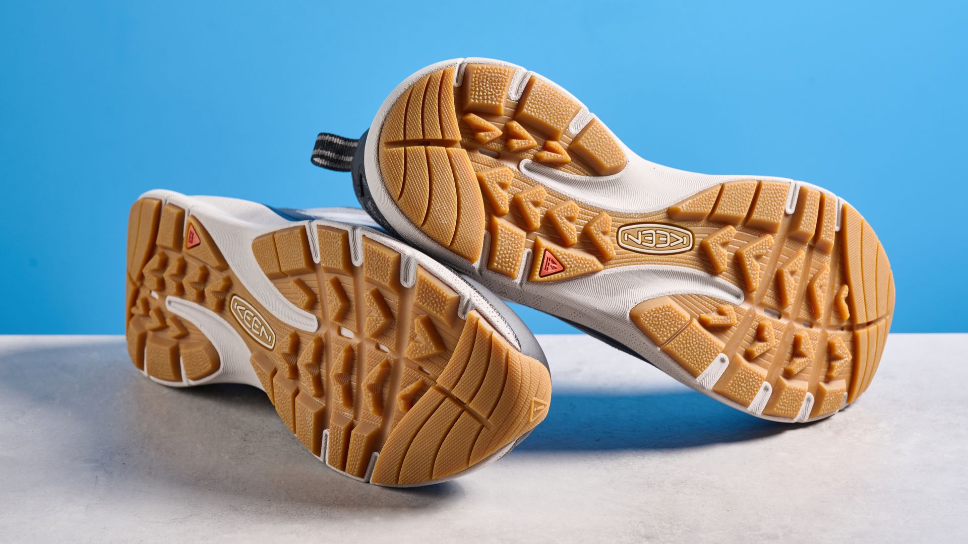 Μην κάνετε το λάθος! Δείτε γιατί τα σκληρά παπούτσια είναι απαραίτητα για το περπάτημά σας!