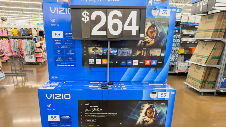 Μια έξυπνη τηλεόραση 4K Vizio προς πώληση σε ένα κατάστημα