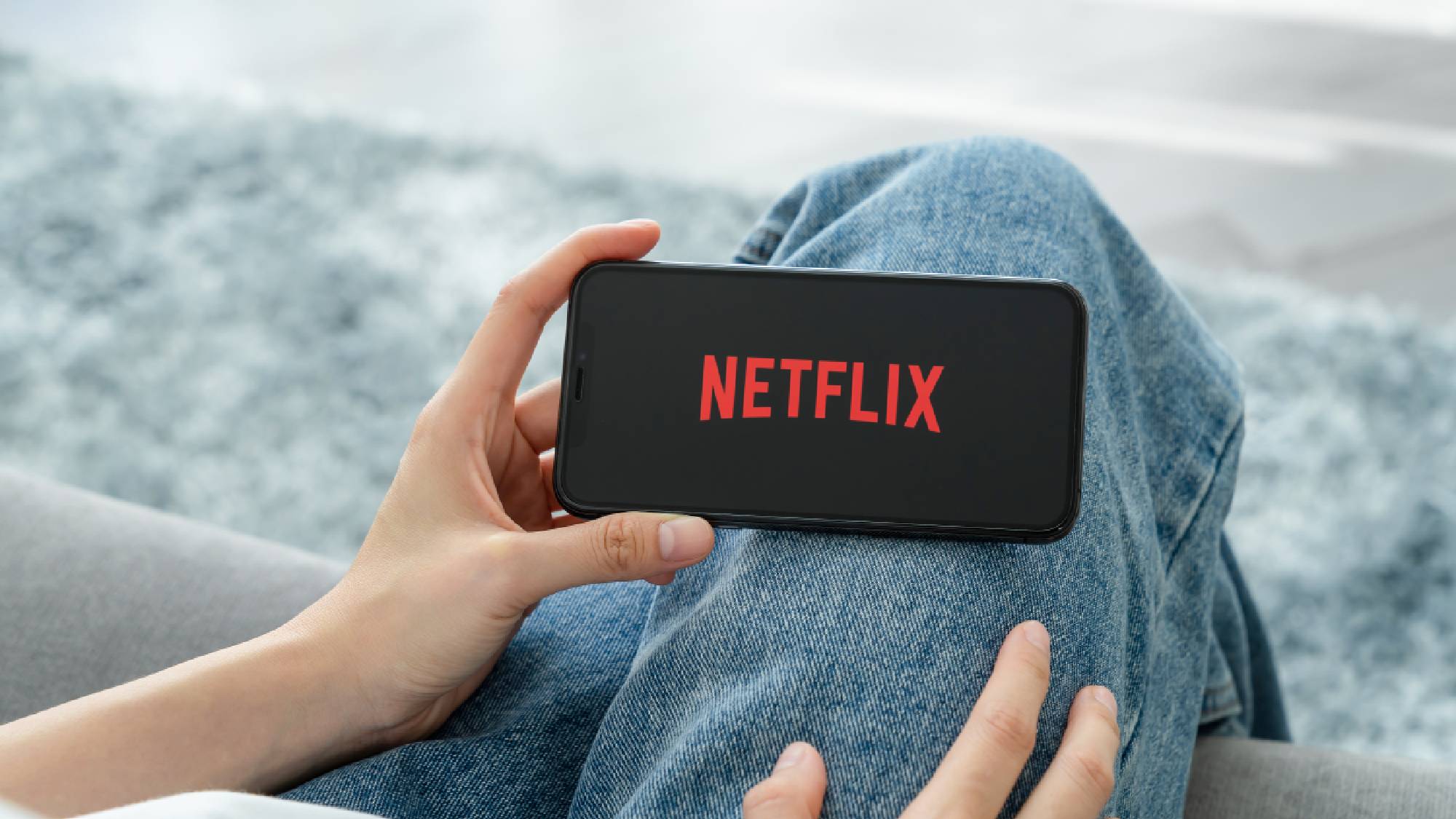 Λογότυπο Netflix σε οθόνη κινητού τηλεφώνου