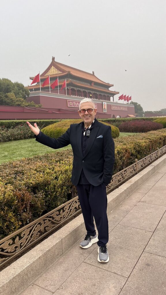 «Ανακαλύψτε την Κίνα με τον Τάσο Δούση! Μη χάσετε το συναρπαστικό επεισόδιο των «ΕΙΚΟΝΩΝ» αυτό το Σαββατοκύριακο στις 17:45 στο OPEN!» - ΚΙΝΑ Α ΜΕΡΟΣ 1 576x1024 1