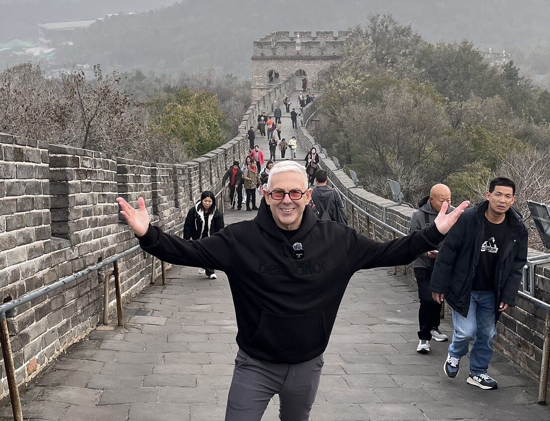 «Ανακαλύψτε την Κίνα με τον Τάσο Δούση! Μη χάσετε το συναρπαστικό επεισόδιο των «ΕΙΚΟΝΩΝ» αυτό το Σαββατοκύριακο στις 17:45 στο OPEN!» –