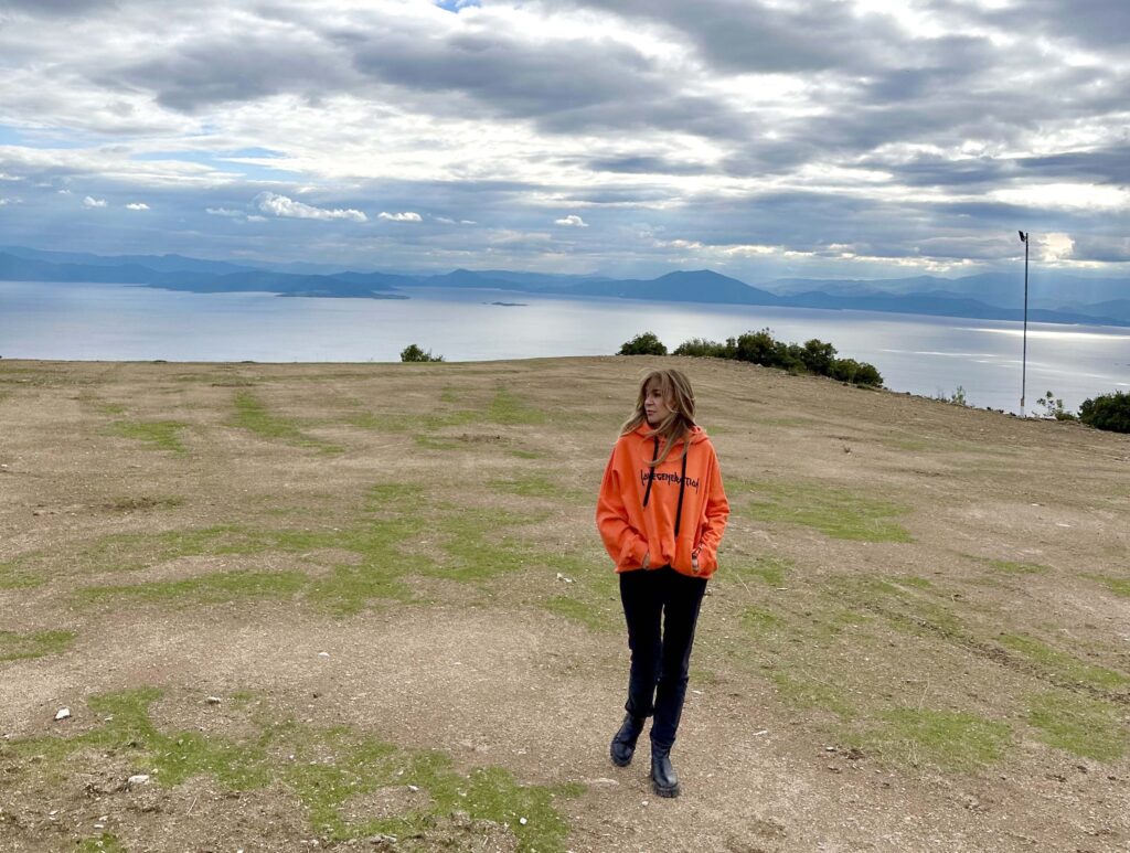 «Ανακαλύψτε τις Κρυφές Ιστορίες του Πηλίου: Η Ίνα Ταράντου Αποκαλύπτει Θησαυρούς Λαογραφίας στην ΕΡΤ1!»