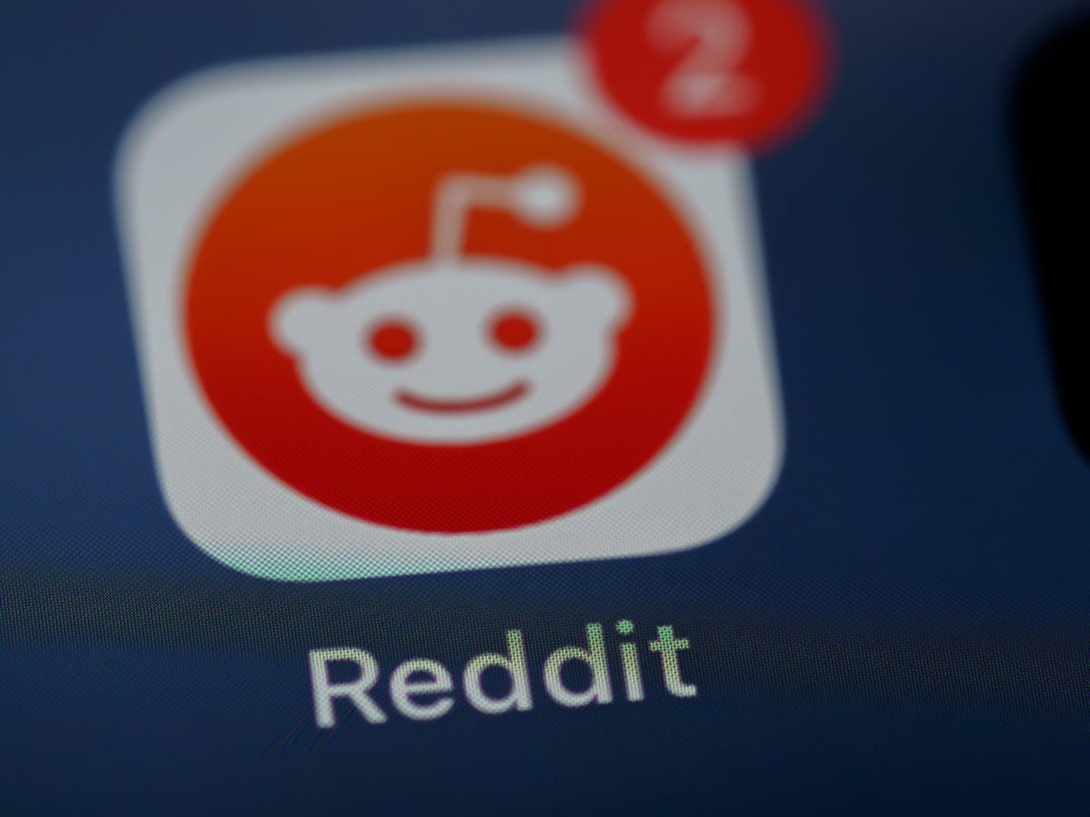 Viral Reddit Whistleblower που εκτίθεται ως AI Hoax