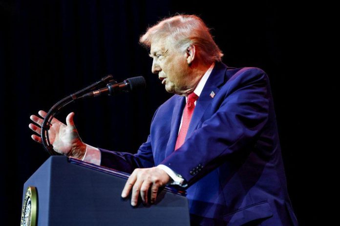 Τραμπ: «Η JP Morgan έκλεισε τους λογαριασμούς μου» -