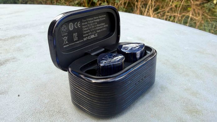 Δεν μπορώ να σταματήσω να ακούω αυτά τα ακουστικά των 700 $ — αλλά δεν θα τα βγάλω ποτέ από το σπίτι