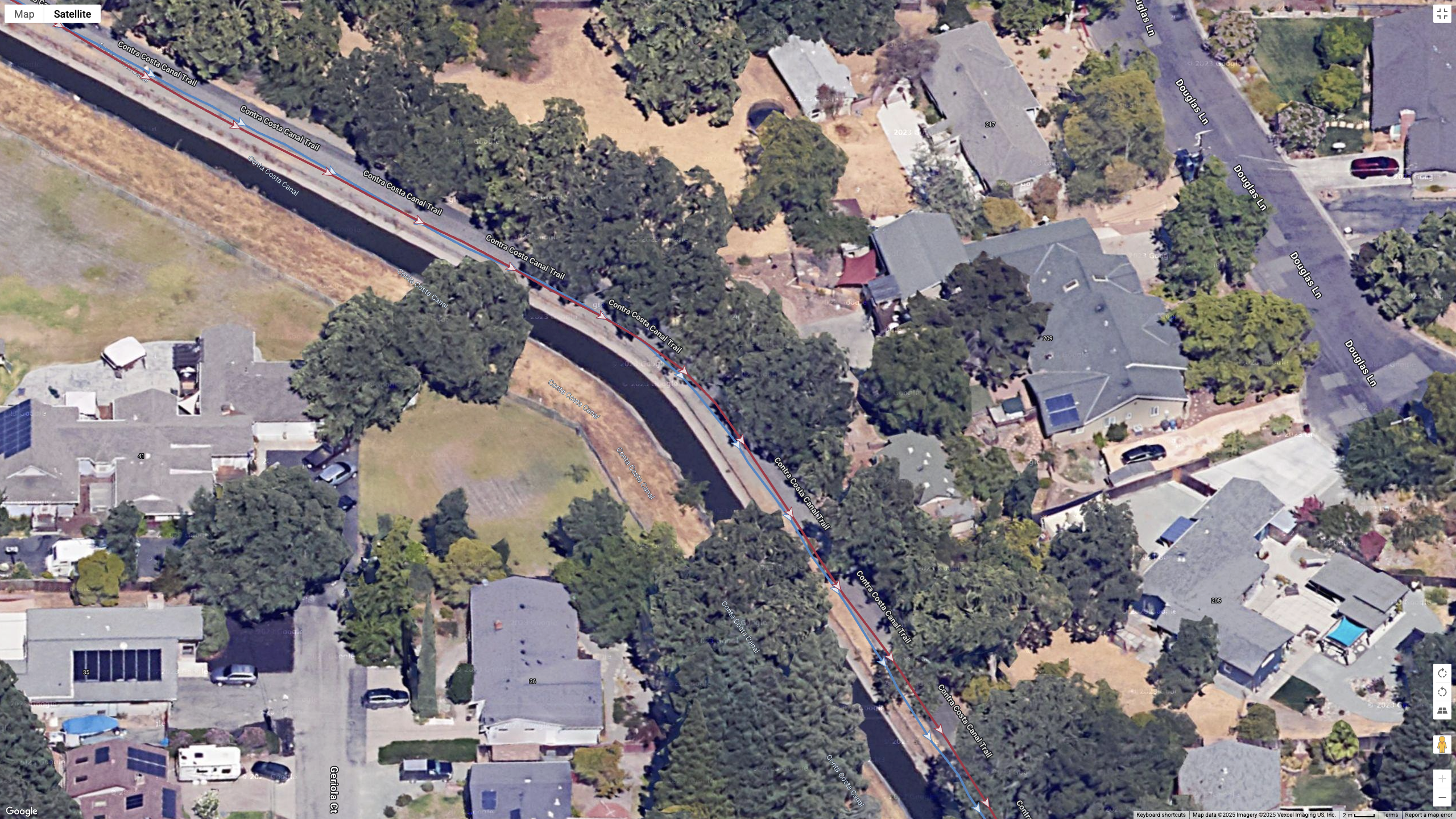 GPS satellite map showing how the COROS NOMAD (red line) and Garmin Forerunner 970 (blue line) compare for GPS accuracy during a run.