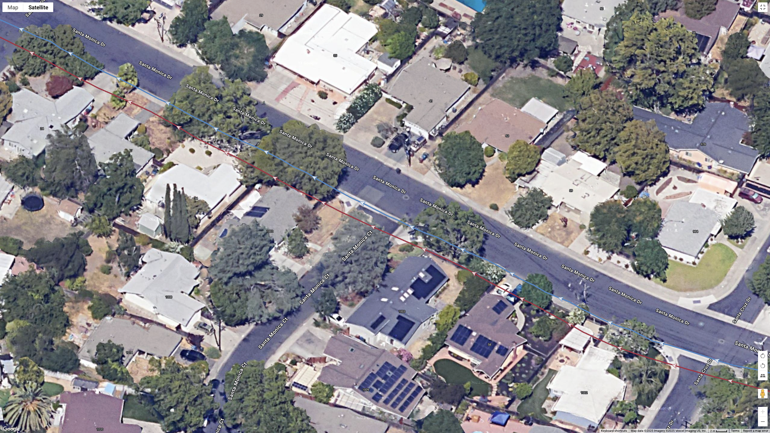 GPS satellite map showing how the COROS NOMAD (red line) and Garmin Forerunner 970 (blue line) compare for GPS accuracy during a run.